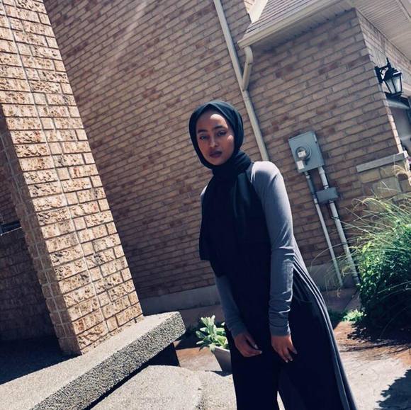 Meet your Posher, Amal - Picture 1 of 1